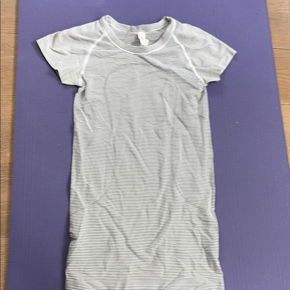 Lululemon NEVER WORN Swiftly T-Shirt Size 2